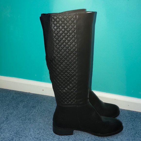 Black boots - Picture 2 of 5